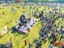 草地音乐节点燃城市新活力@湖南日报图片新闻