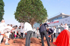 政企民共绘绿色生活新图景，永旺梦乐城长沙湘江新区项目开展植树活动