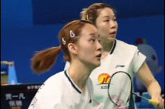 十五运∣羽毛球女双1/4决赛：贾一凡/张驰轻取湖北组合，晋级四强