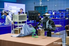 这届机器人，太能干了！观众直呼“快点上岗！”