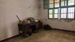 趴在长凳上写字的孩子考上理想大学，“梦想书屋”为64名困境儿童点亮未来丨26℃