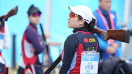 八届“元老”刘英姿携女征战，田径少女王子嫣“女承母业”拼射击｜湘遇十五运会