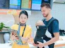 大兴机场外语“三方通话”服务再扩容，外籍旅客出行更通畅