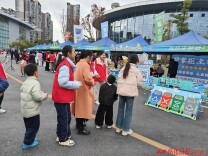 绿茵场上“讲”环保 怀化借湘超联赛持续开展垃圾分类公益宣传活动