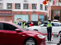 8年来，她们用“荧光绿”守护学子平安路~