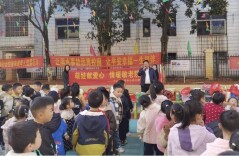 江口联合学校中心幼儿园为敬老院送温暖