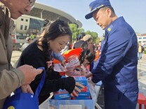 白沙井社区“温暖阳光公益集市”火热开启