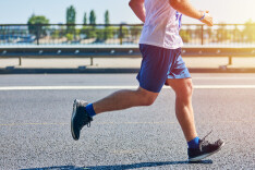 不是所有人都适合跑步！试试这个动作，你就明白了