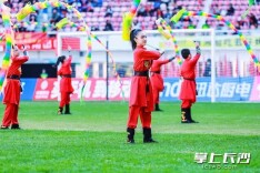 “湘超”赛场上，长沙孩子带来“中华武龙”，燃爆现场！