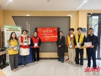 长沙文源社区：宪法宣传进门店