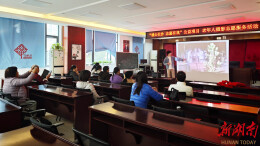 长沙新城社区：银发“摄影师”出动，志愿服务温暖不断档