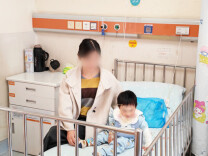 警惕！2岁娃误服管道疏通剂，这个错误急救方法让伤害翻倍