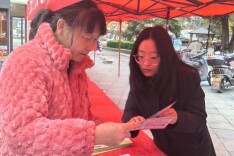 宪法宣传周 | 法院干警“出摊”广场，法律知识“送货上门”