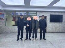 乘客下车后，后座突然多出8万元，长沙的哥急了！