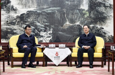 毛伟明与新疆代表团座谈