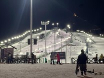 滑雪DNA动了！京郊雪场周末迎客流小高峰