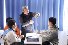 “我的清华老师，手搓了一驾‘马拉公鸡’！”