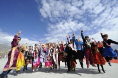 坚持以人民为中心的根本立场