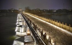 雪夜卢沟桥，亮啦！