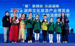 当邮票“飞”进芒果馆：麓枫少年邮局用“国家名片”书写湖湘文旅世界情书