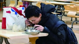 珍视“不完美的真实”，2025为星光祛魅