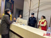 龙山县里耶镇：开展深夜突击检查 筑牢未成年人安全防线