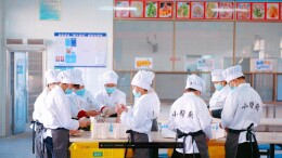 祁阳市白沙完小推行食堂志愿服务活动