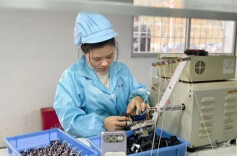 废墟上，他们把日子重新拧上弦