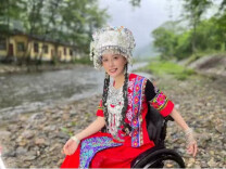 视频: 当千万道微光穿透命运裂缝，照亮的是每个渴望美好生活的心灵