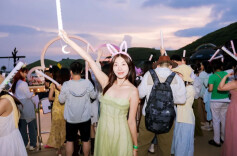 “蹲点”抢票、“连刷”多场……剧场何以“圈粉”年轻人