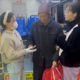 怀化公交司机暖心守护 老人平安归家