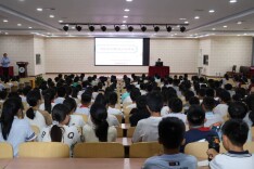 观点 | “追讲座”成新潮精准适配的“大餐”更对味