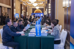 在这个国字号大会的现场，湖南14个市州摆起了“擂台”