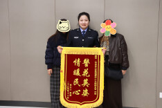 “我是人民警察，曾经也当过护士！”华容97年女警挺身而出救助倒地老人