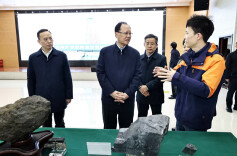 毛伟明在省地质院调研