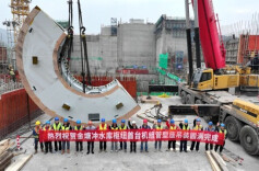 金塘冲水库枢纽首台机组管型座吊装成功