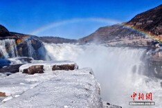 山西吉县：冬日黄河壶口瀑布现冰挂景观