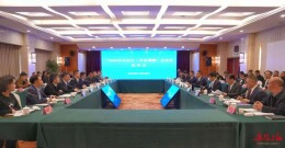 谢卫江主持召开“2025岳马长江·开放领跑”企业家座谈会