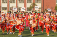 Students Stage Performances to Welcome Upcoming New Year
