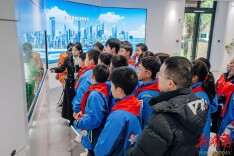 《沁园春·长沙》创作百年研学活动走进橘洲零碳能源体验厅