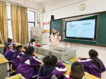 三尺讲台育桃李，后勤岗位守初心——记湘南小学教师黄湘琳