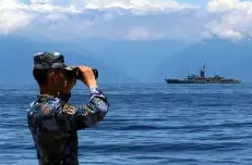 东部战区部队对台岛南部相关海域实施远程火力实弹射击