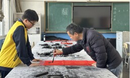 岳阳市云溪区长炼学校：墨香迎新年  雅韵满校园