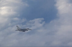 东部战区发布演习实景实弹现场视频《拔点 断线 封港》