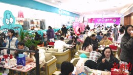 首店扎堆添活力  赛事引流旺消费  鹤城区消费市场热力十足