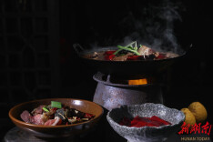 新晃，寨楼窗前飘出侗菜的清香