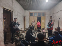 永顺县青坪镇：“小板凳”上听宣讲，好政策讲到心坎里