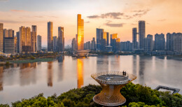 新年献词 | 湘江潮生处，每一个你我都是韧性的浪花