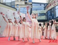 月亮岛街道黄狮岭社区举办文艺汇演活动