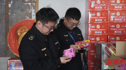 永顺县市场监督管理局开展烟花爆竹禁燃禁放入户宣传行动